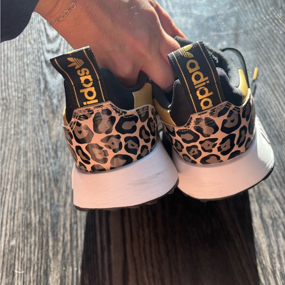 Black and gold cheetah print adidas shoes size 7.5 - Picture 6 of 6